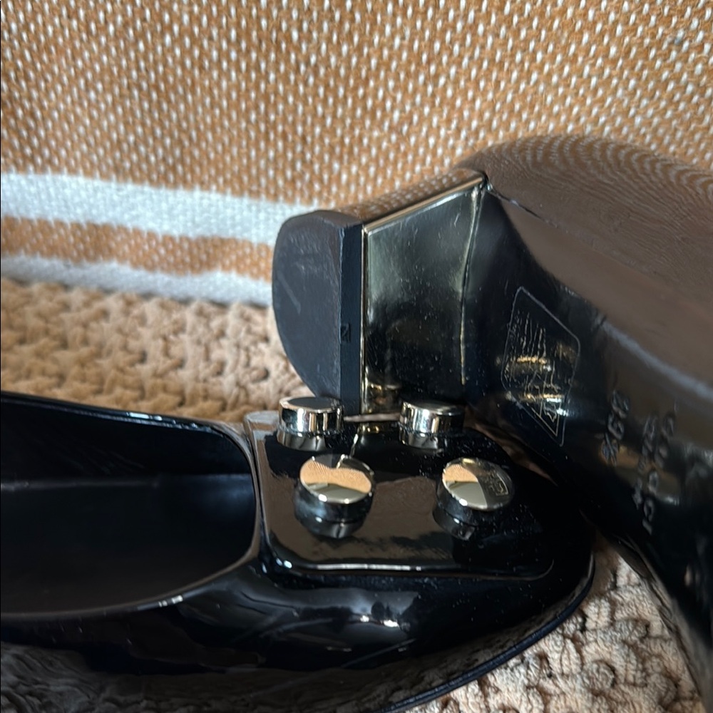 GUCCI Black Patent Leather Block Gold Accents Heels Shoes; 39.5 - Picture 9 of 10